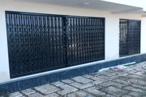 درب آکاردئونی تمام گل